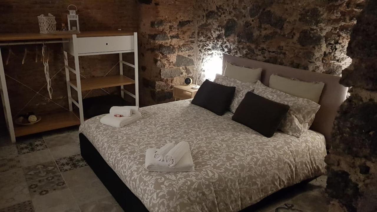 La Piccola Grotta Ursino Catânia Exterior foto