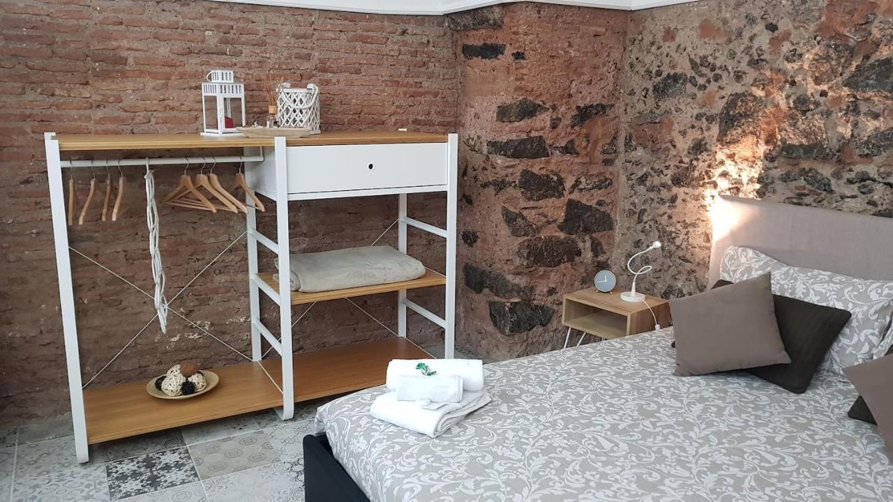 La Piccola Grotta Ursino Catânia Exterior foto