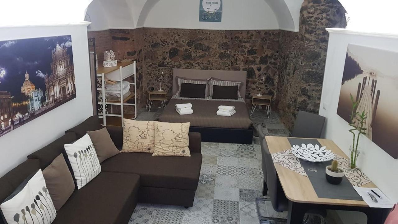 La Piccola Grotta Ursino Catânia Exterior foto