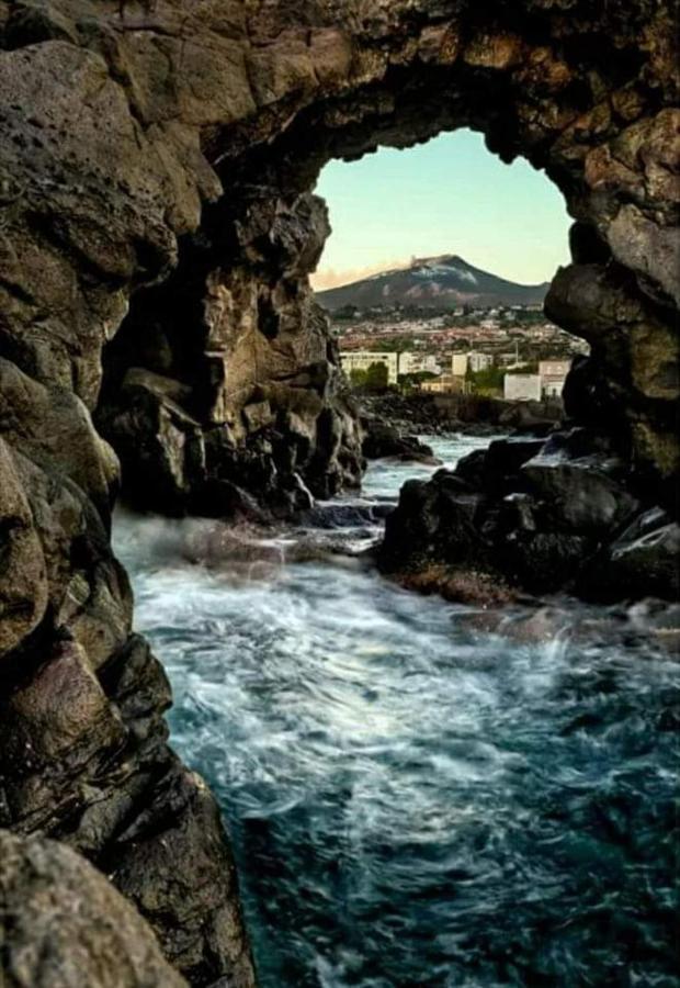 La Piccola Grotta Ursino Catânia Exterior foto